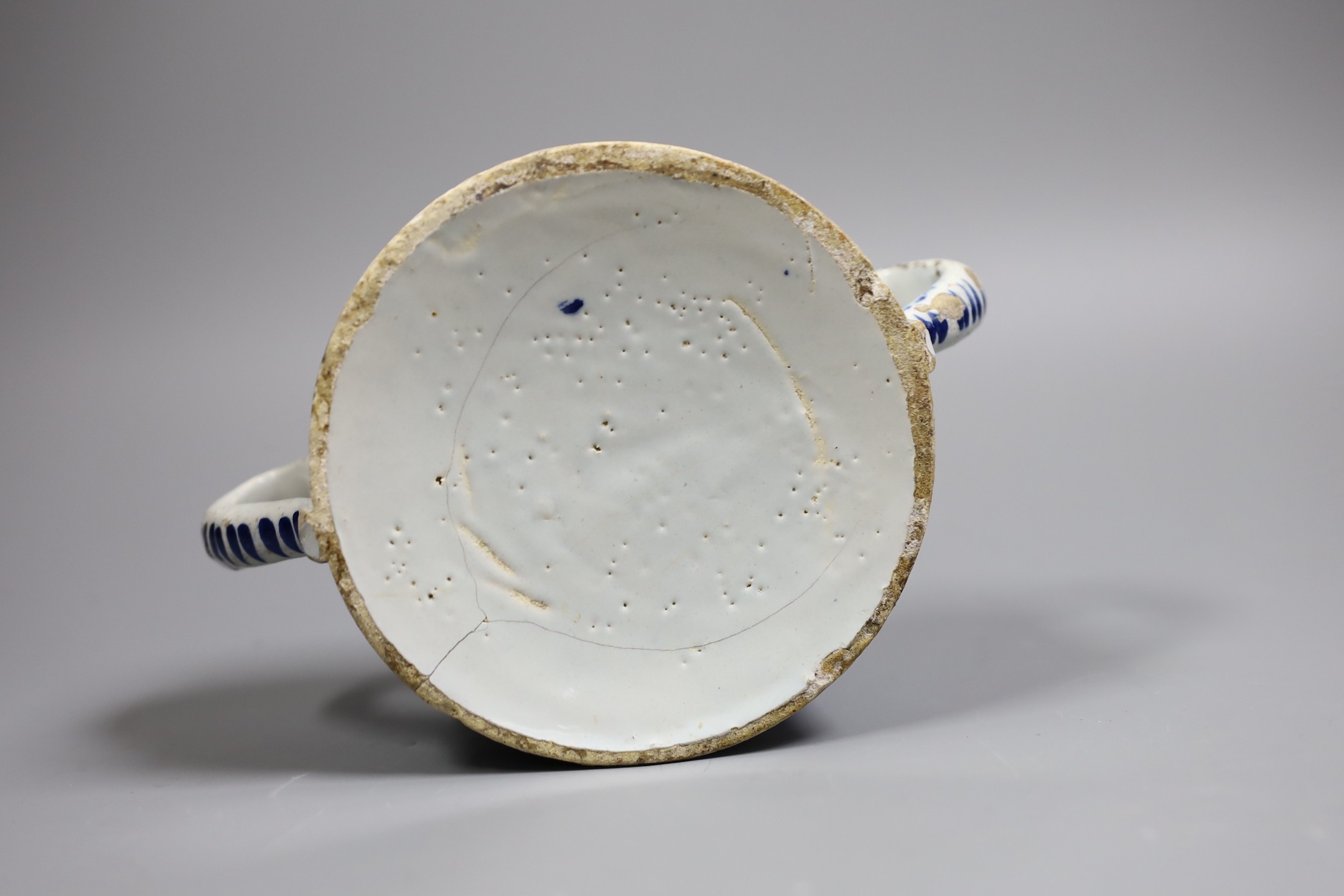 Early 18th century Delft two-handled pot, 19 cms wide